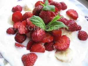 krjogurt-mesi-maasikad-banaanid-260613-2